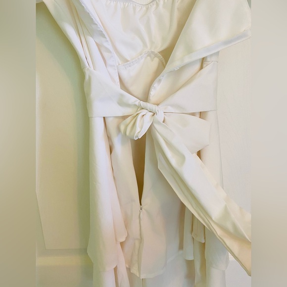 Milkmaid satin like romper - Picture 2 of 10